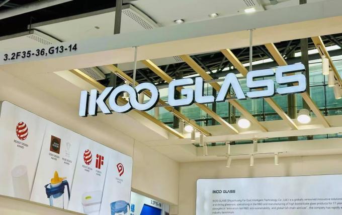 latest company news about Day 1 at the Canton Fair — our IKOO GLASS booth has been buzzing since morning!  0