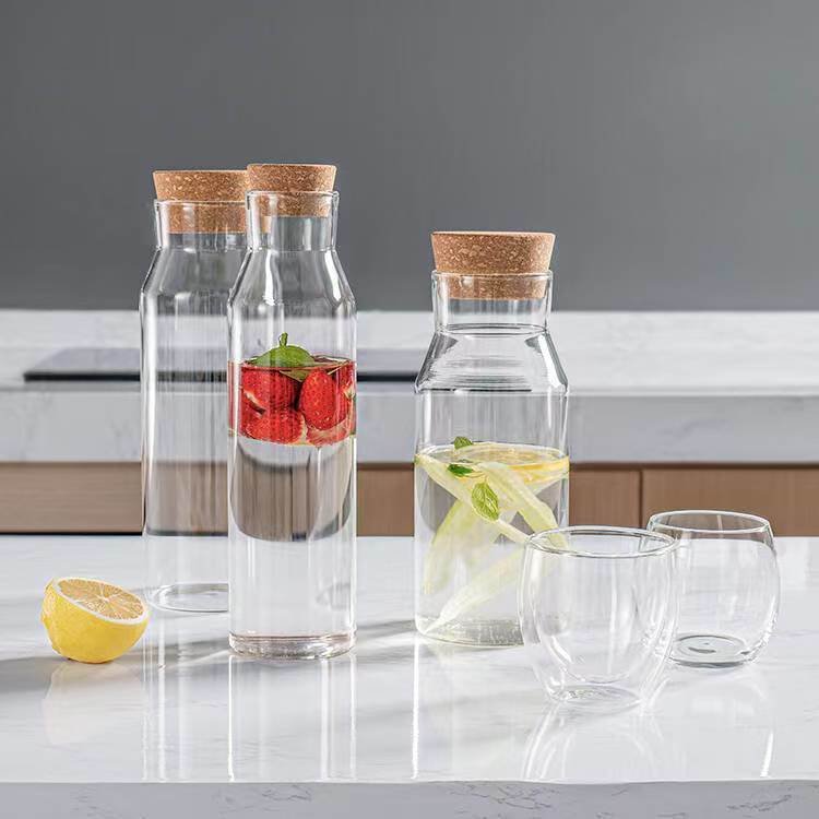 IKOO OEM Fridge Safe Borosilicate Glass Carafe with Cork Stopper