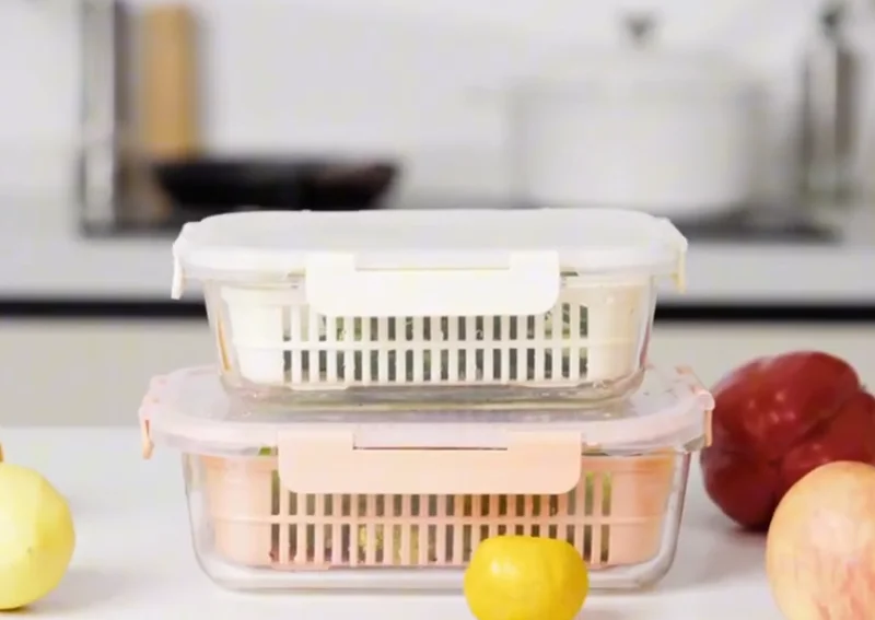 Glass Food Container with 1050ml Capacity and Removable Drain Basket
